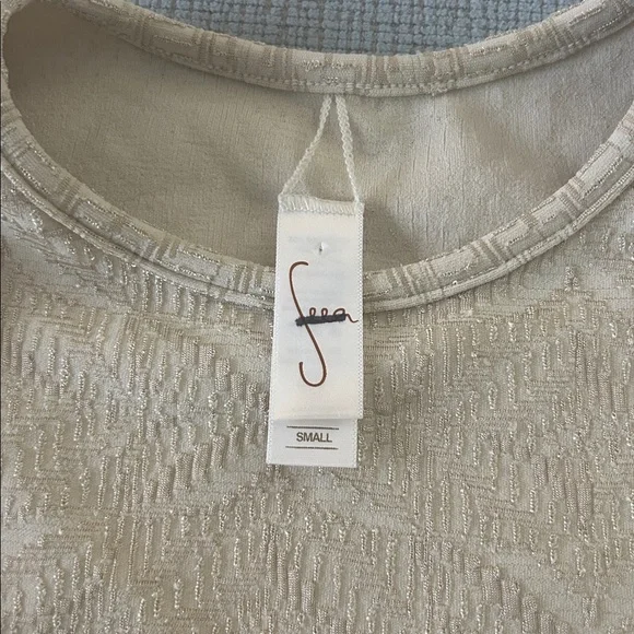 NEW Seea Palomar textured long sleeve rash guard crop swim top in Sandshell - Picture 6 of 7